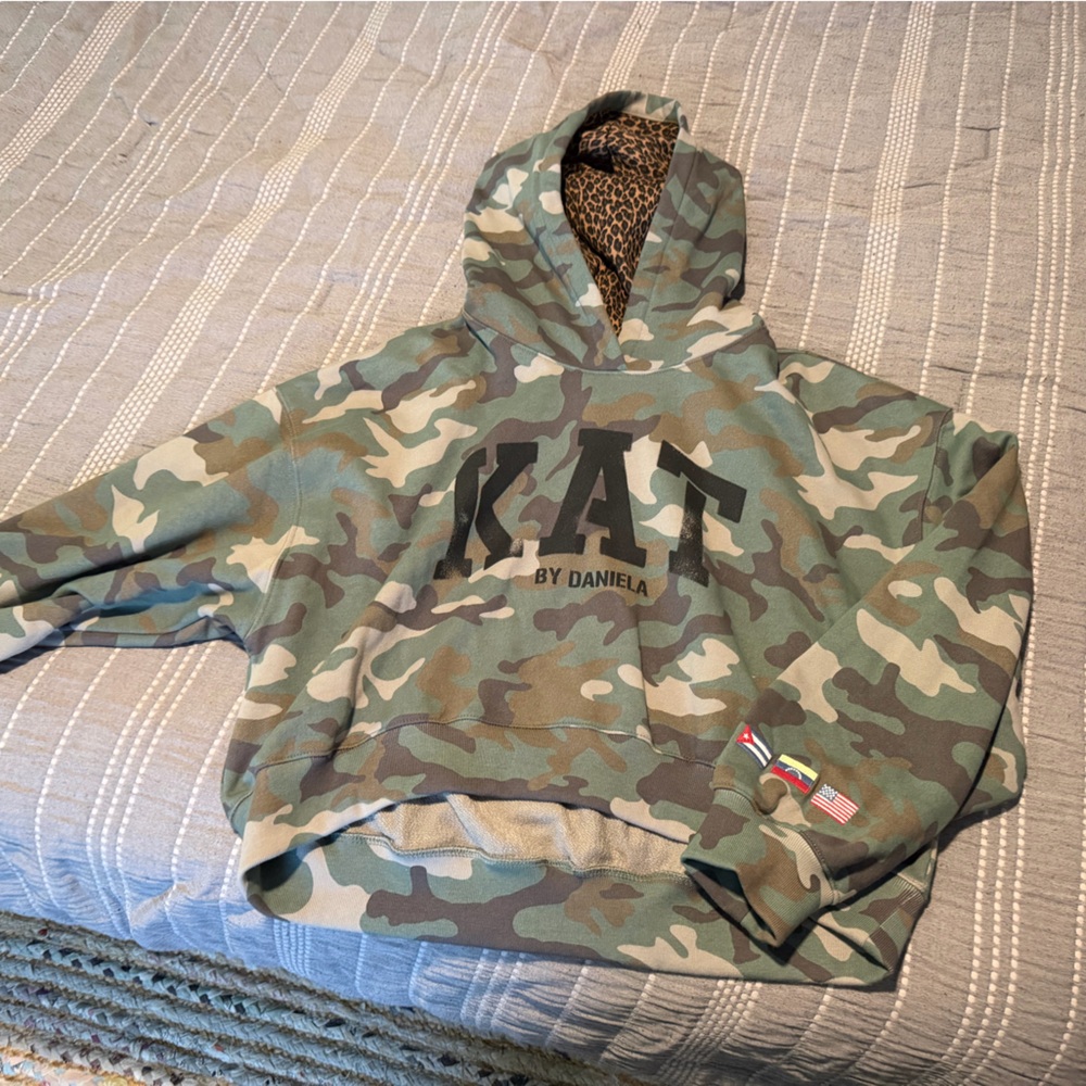 NWT GAP x KATSEYE Daniela sz L Camouflage Hoodie Leopard Hood Lining